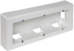 Caja de mecanismos de superficie para 3 elementos, 235x 96 x 43 mm. Color blanco.