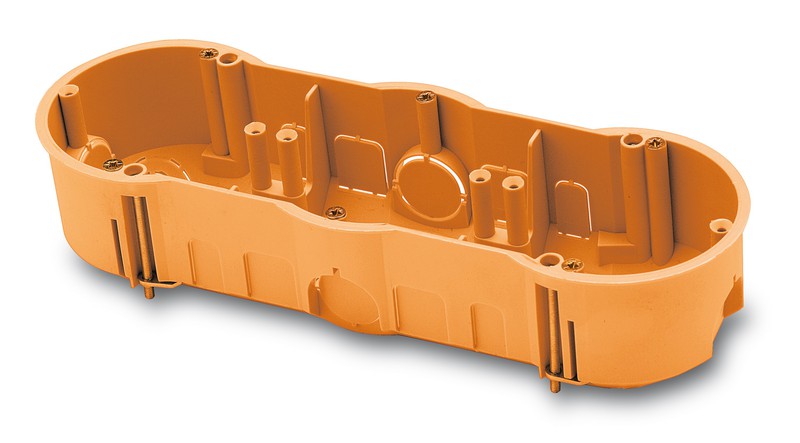 Caja de mecanismos cuádruple Pladur Ø68×262 Famatel 3261