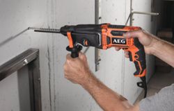 Martillo rotativo AEG BH24IE 800w