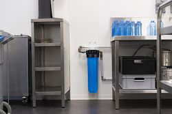 OneFlow Watts S0002188 Prevention System Pack + S0002189 Cartridge plus present av aluminiumflaska med digital temperaturindikator.