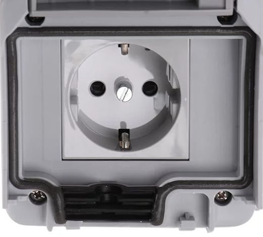 Green up acces 3,2kVA stikkontakt 2P + TT Legrand 090472